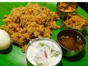 Chicken Biriyani (Brinjal Gravy, Egg & Sweet)